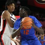 Florida basketball: Gorjok Gak out indefinitely with dislocated shoulder