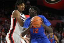Florida basketball: Gorjok Gak out indefinitely with dislocated shoulder